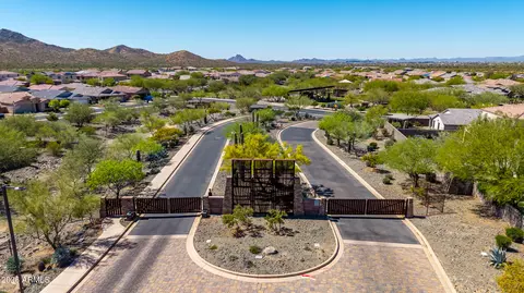 View/Area - 511 E Pasaro Dr, Phoenix, AZ 85085 photo 9 of 25