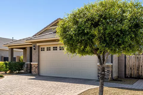 Exterior - 511 E Pasaro Dr, Phoenix, AZ 85085 photo 5 of 17