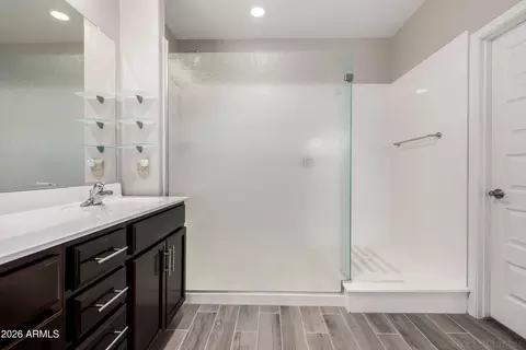 Bath - 511 E Pasaro Dr, Phoenix, AZ 85085 photo 3 of 4