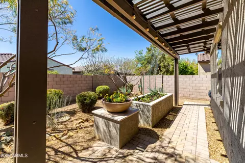 Exterior - 511 E Pasaro Dr, Phoenix, AZ 85085 photo 11 of 17