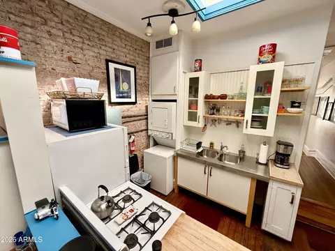 Kitchen - 14 Main St, Bisbee, AZ 85603 photo 2 of 8