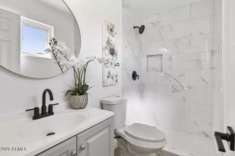 Bath - 1123 E Alice Ave, Phoenix, AZ 85020 photo 1 of 2
