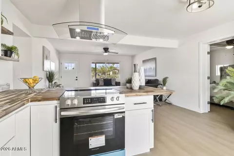 Kitchen - 1123 E Alice Ave, Phoenix, AZ 85020 photo 5 of 6