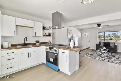 Kitchen - 1123 E Alice Ave, Phoenix, AZ 85020 photo 4 of 6