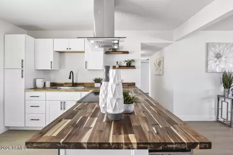 Kitchen - 1123 E Alice Ave, Phoenix, AZ 85020 photo 3 of 6