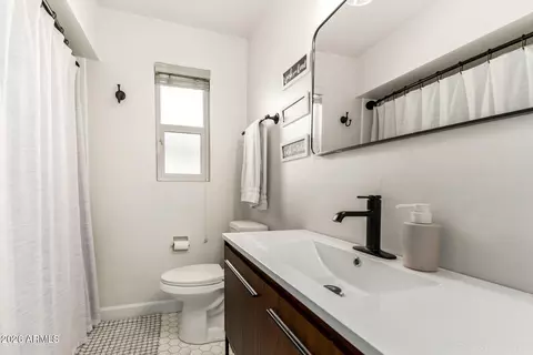 Bath - 1903 E Palo Verde Dr, Phoenix, AZ 85016 photo 3 of 3