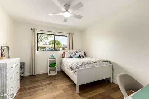 Bedroom - 1903 E Palo Verde Dr, Phoenix, AZ 85016 photo 2 of 3