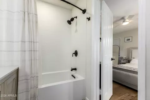 Bath - 1903 E Palo Verde Dr, Phoenix, AZ 85016 photo 2 of 3