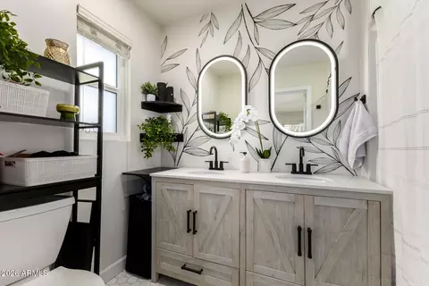 Bath - 1903 E Palo Verde Dr, Phoenix, AZ 85016 photo 1 of 3