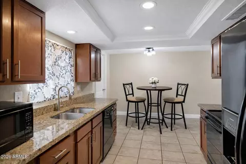 Kitchen - 6816 N 29th Ln, Phoenix, AZ 85017 photo 2 of 3