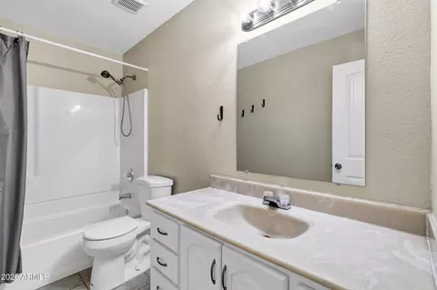Bath - 6816 N 29th Ln, Phoenix, AZ 85017 photo 1 of 2
