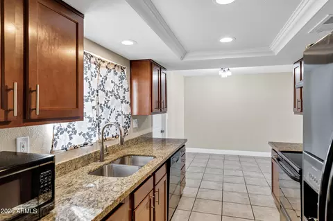 Kitchen - 6816 N 29th Ln, Phoenix, AZ 85017 photo 3 of 3