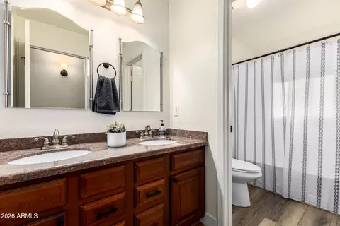 Bath - 1015 E Liberty Ln, Gilbert, AZ 85296 photo 3 of 4