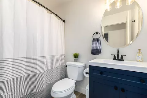 Bath - 1015 E Liberty Ln, Gilbert, AZ 85296 photo 4 of 4