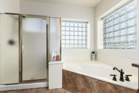 Bath - 1015 E Liberty Ln, Gilbert, AZ 85296 photo 2 of 4