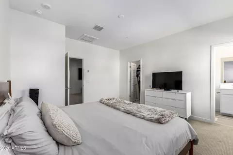 Bedroom - 2265 W Echo Ln, Phoenix, AZ 85021 photo 2 of 5