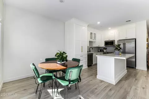 Dining - 2265 W Echo Ln, Phoenix, AZ 85021 photo 3 of 3
