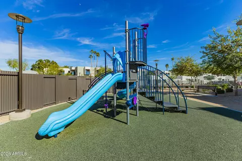 View/Area - 2265 W Echo Ln, Phoenix, AZ 85021 photo 2 of 2