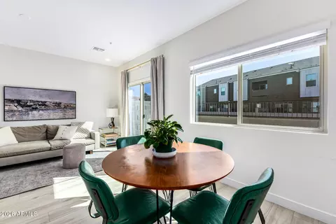 Dining - 2265 W Echo Ln, Phoenix, AZ 85021 photo 2 of 3