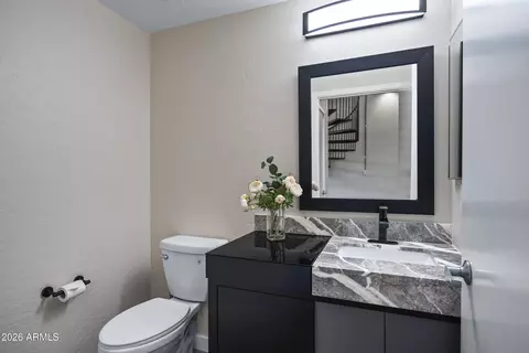 Bath - 914 E Osborn Rd #208, Phoenix, AZ 85014 photo 1 of 3
