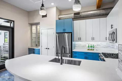 Kitchen - 914 E Osborn Rd #208, Phoenix, AZ 85014 photo 4 of 6