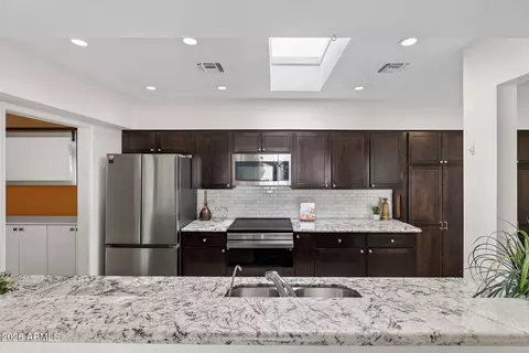 Kitchen - 4816 Earll Dr, Phoenix, AZ 85018 photo 1 of 5