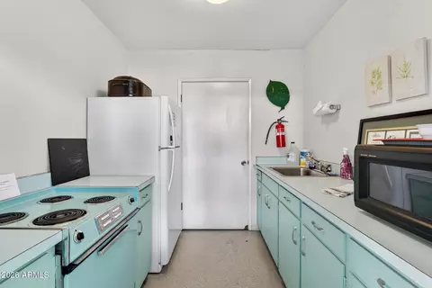 Kitchen - 4816 Earll Dr, Phoenix, AZ 85018 photo 5 of 5