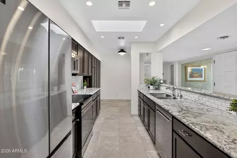 Kitchen - 4816 Earll Dr, Phoenix, AZ 85018 photo 3 of 5
