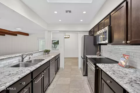 Kitchen - 4816 Earll Dr, Phoenix, AZ 85018 photo 4 of 5