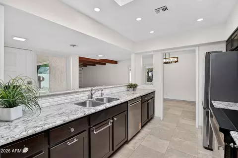 Kitchen - 4816 Earll Dr, Phoenix, AZ 85018 photo 2 of 5