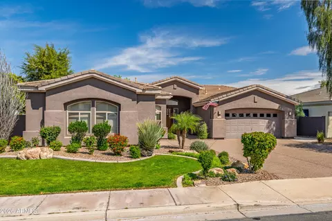 Exterior - 636 E Vermont Dr, Gilbert, AZ 85295 photo 3 of 13