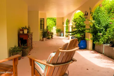 Exterior - 20 E Bethany Home Rd, Phoenix, AZ 85012 photo 8 of 12