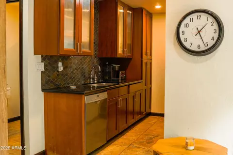 Kitchen - 20 E Bethany Home Rd, Phoenix, AZ 85012 photo 3 of 4