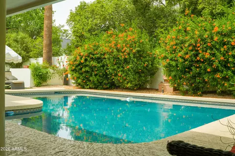 Exterior - 20 E Bethany Home Rd, Phoenix, AZ 85012 photo 6 of 12
