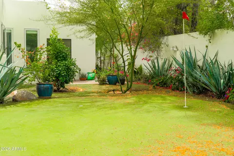 Exterior - 20 E Bethany Home Rd, Phoenix, AZ 85012 photo 9 of 12