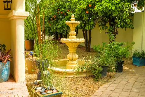 Exterior - 20 E Bethany Home Rd, Phoenix, AZ 85012 photo 4 of 12