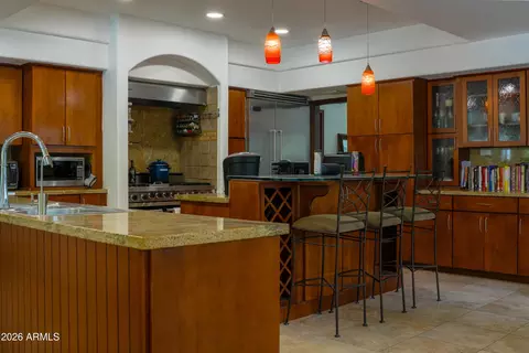 Kitchen - 20 E Bethany Home Rd, Phoenix, AZ 85012 photo 2 of 4
