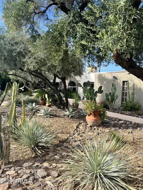 860 W Mountain View Dr, Mesa, AZ 85201