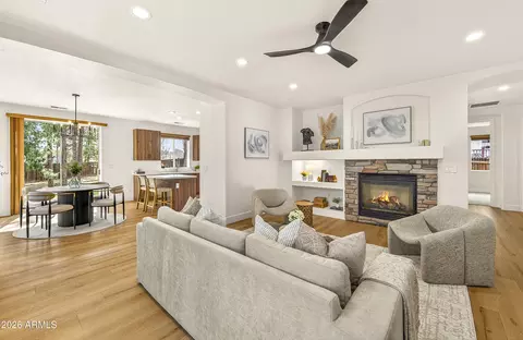 537 W Cinnabar Trl, Flagstaff, AZ 86005