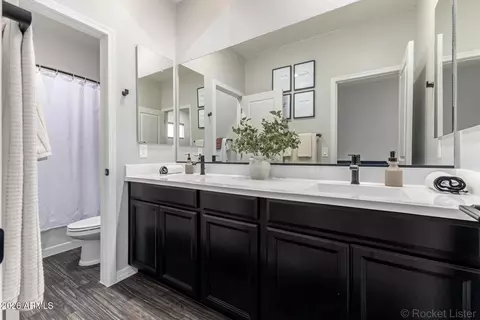 Bath - 1489 E Shannon St, Gilbert, AZ 85295 photo 4 of 4