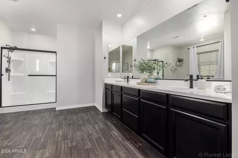 Bath - 1489 E Shannon St, Gilbert, AZ 85295 photo 2 of 4