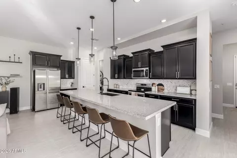 Kitchen - 1489 E Shannon St, Gilbert, AZ 85295 photo 4 of 5