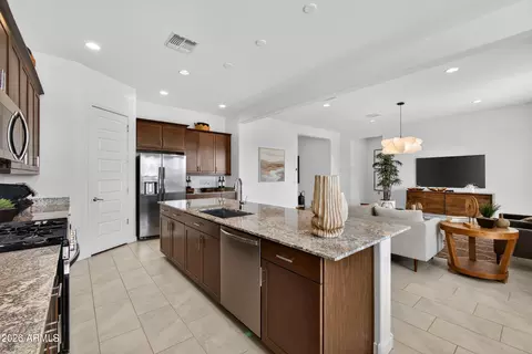 Kitchen - 9969 S Dutchman Dr, Apache Junction, AZ 85120 photo 7 of 8
