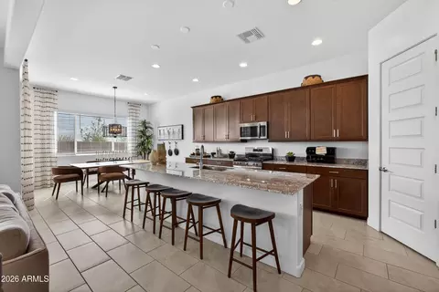 Kitchen - 9969 S Dutchman Dr, Apache Junction, AZ 85120 photo 6 of 8
