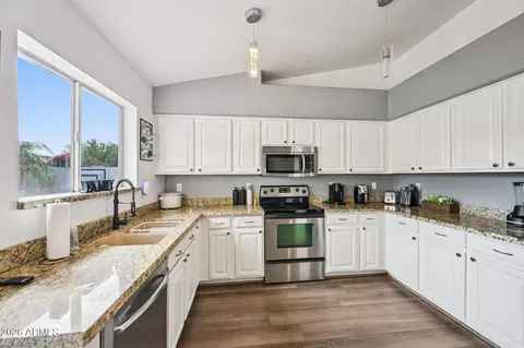 Kitchen - 2177 E Ranch Ct, Gilbert, AZ 85296 photo 6 of 6