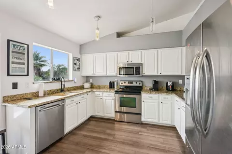 Kitchen - 2177 E Ranch Ct, Gilbert, AZ 85296 photo 4 of 6