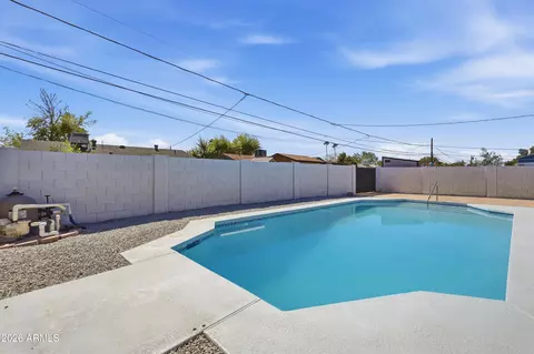 Exterior - 3327 W Wethersfield Rd, Phoenix, AZ 85029 photo 2 of 4