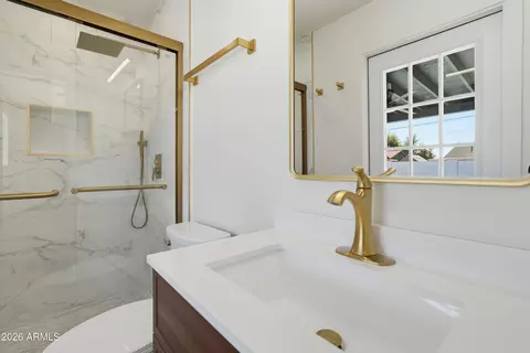 Bath - 3327 W Wethersfield Rd, Phoenix, AZ 85029 photo 3 of 3
