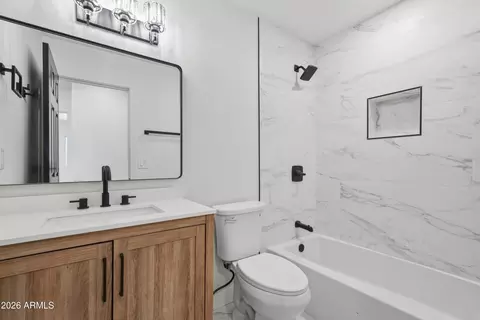 Bath - 3327 W Wethersfield Rd, Phoenix, AZ 85029 photo 1 of 3