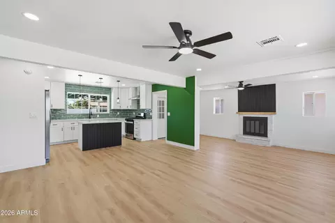 Living - 3327 W Wethersfield Rd, Phoenix, AZ 85029 photo 1 of 3